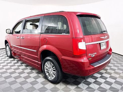 Used 2016 Chrysler Town & Country Touring-L w/ Driver Convenience Group image 20