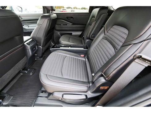 Used 2025 Nissan Pathfinder Rock Creek image 13
