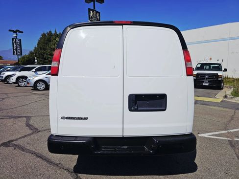 Used 2017 Chevrolet Express 3500 Extended RWD image 6