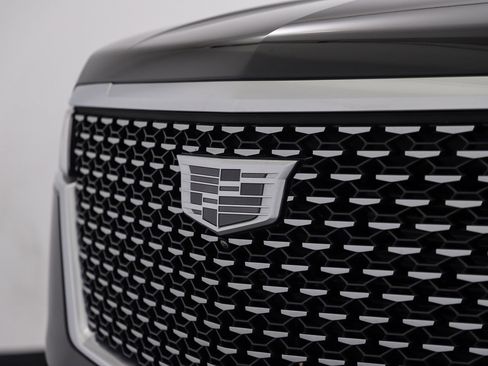 Used 2021 Cadillac Escalade Premium Luxury AWD/4WD image 10