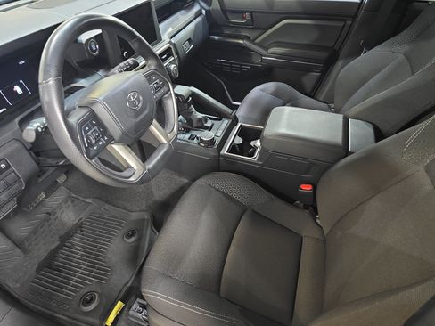 Used 2025 Toyota 4Runner SR5 AWD/4WD image 13