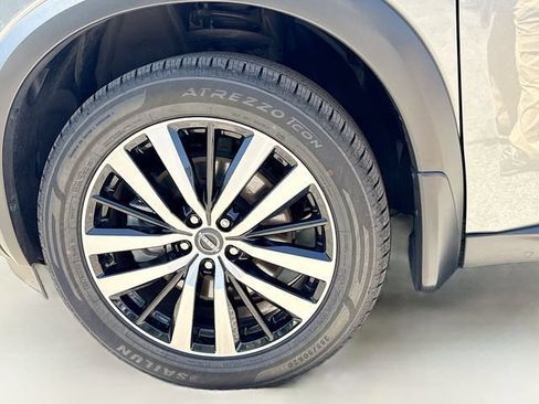 Used 2024 Nissan Pathfinder Platinum FWD image 44