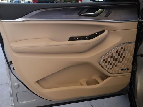 New 2023 Jeep Grand Cherokee Overland w/ Rear Seat Video Group I image 24