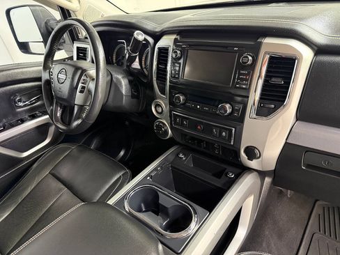 Used 2018 Nissan Titan PRO-4X w/ Pro-4x Convenience Package AWD/4WD image 29