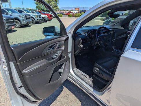 Used 2022 Chevrolet Traverse Premier AWD/4WD image 8
