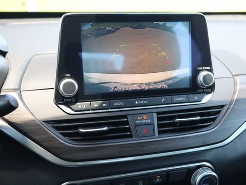 Used 2025 Nissan Altima 2.5 SV FWD image 22