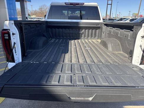 Used 2024 GMC Sierra 2500 AT4X image 6