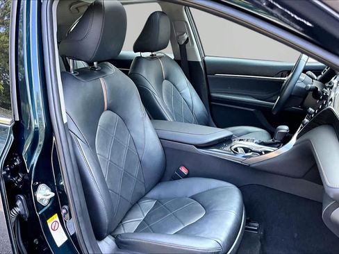 Certified 2018 Toyota Camry XLE w/ Audio Package FWD image 9