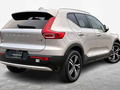 Used 2024 Volvo XC40 B5 Core image 12