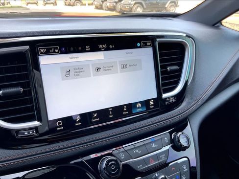 Used 2026 Chrysler Pacifica Pinnacle FWD image 18