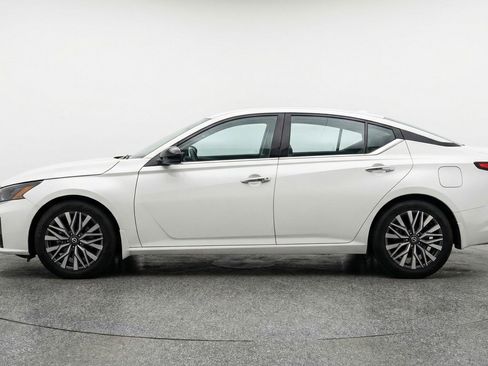 Used 2025 Nissan Altima 2.5 SV FWD image 5