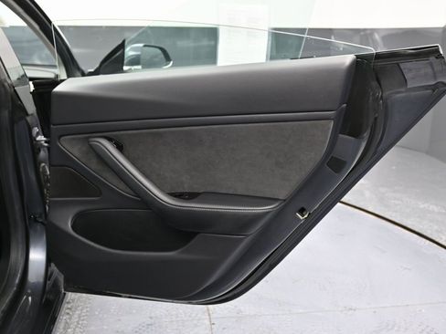 Used 2018 Tesla Model 3 Long Range image 40