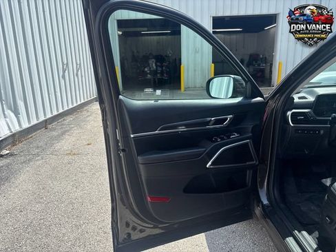 Used 2025 Kia Telluride S FWD image 10