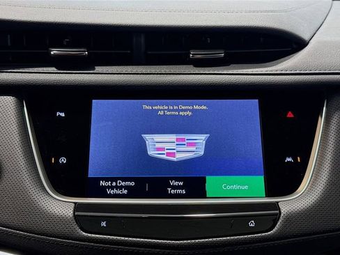 New 2025 Cadillac XT6 Luxury image 12