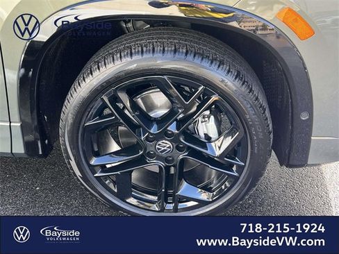 New 2026 Volkswagen Tiguan SE R-Line image 9