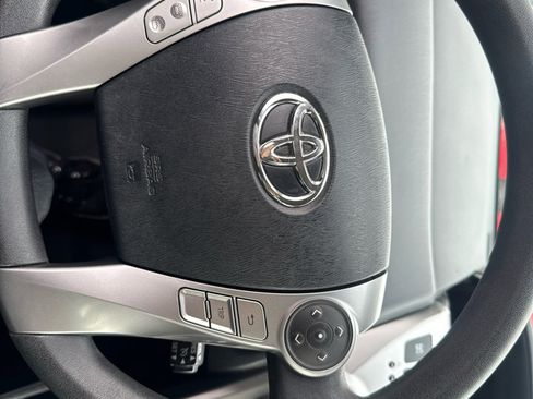 Used 2015 Toyota Prius V Three image 19