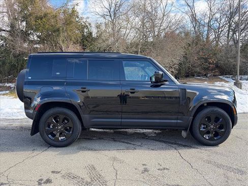 Used 2024 Land Rover Defender 110 S image 6