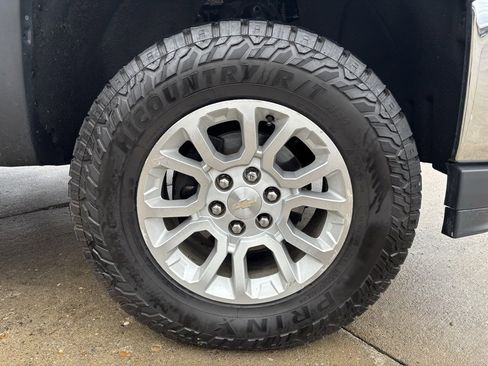 Used 2018 Chevrolet Silverado 1500 LT w/ All Star Edition image 12