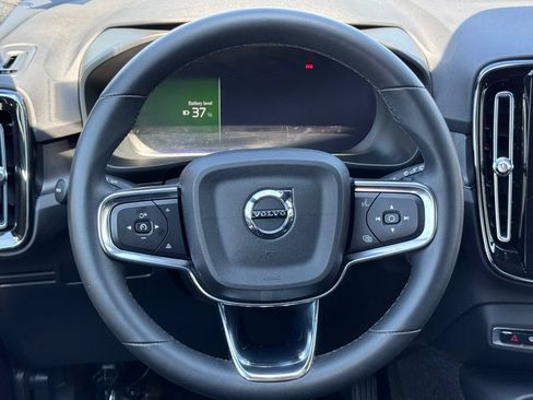 Used 2023 Volvo XC40 Recharge Ultimate w/ Protection Package Premier AWD/4WD image 7