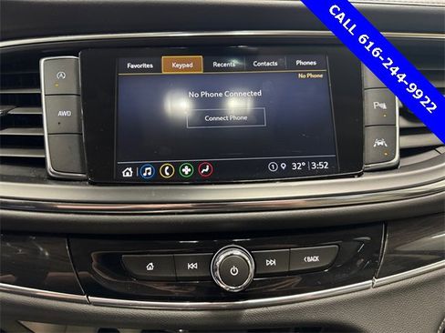 Used 2022 Buick Enclave Essence image 19