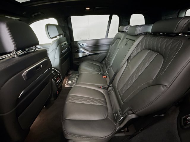 Used 2026 BMW X7 M60i AWD/4WD image 25
