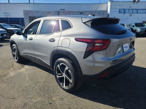 Used 2024 Chevrolet Trax RS w/ Driver Confidence Package image 3