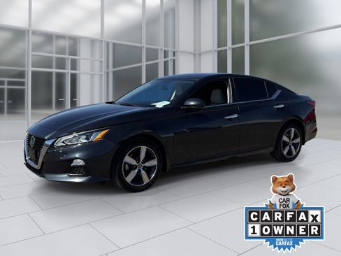 Certified 2022 Nissan Altima 2.5 SV w/ SV Premium Package FWD image 2