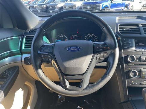 Used 2016 Ford Explorer XLT image 8