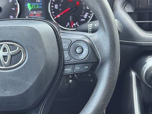 Used 2021 Toyota RAV4 LE image 18
