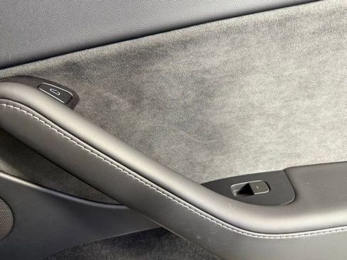 Used 2024 Tesla Model Y Long Range image 27