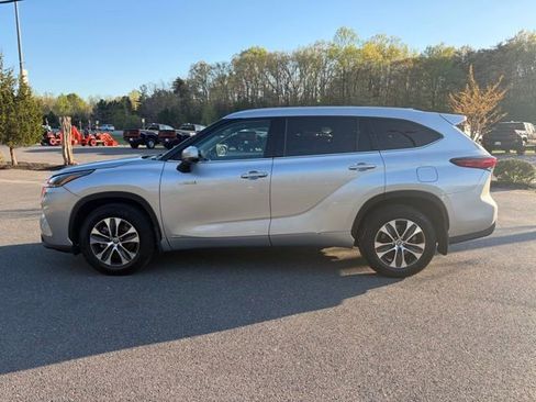 Used 2021 Toyota Highlander XLE image 27