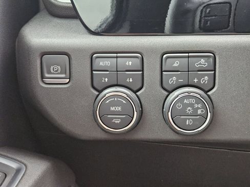 Used 2024 Chevrolet Silverado 2500 LTZ w/ LTZ Convenience Package AWD/4WD image 24