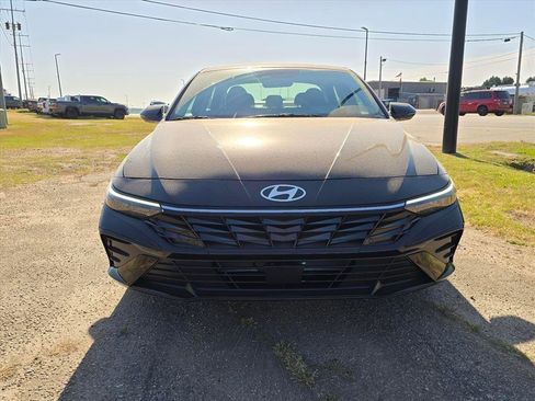 New 2026 Hyundai Elantra Limited FWD image 8