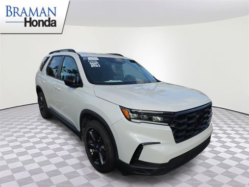 Certified 2025 Honda Pilot Sport image 2