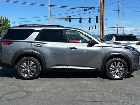 Used 2025 Nissan Pathfinder SV AWD/4WD image 3
