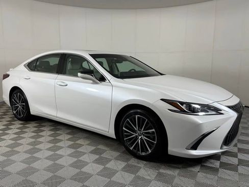 Used 2025 Lexus ES 300h w/ Premium Package image 9