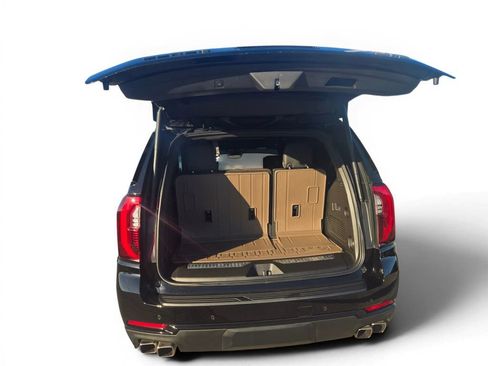 Used 2025 GMC Yukon Denali Ultimate w/ LPO, Floor Liner Package AWD/4WD image 5