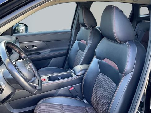 Used 2025 Nissan Kicks SR FWD image 25