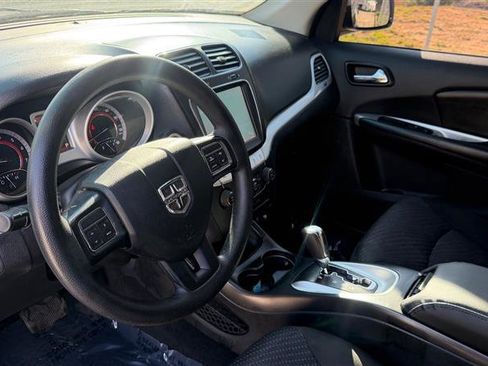Used 2019 Dodge Journey SE image 21
