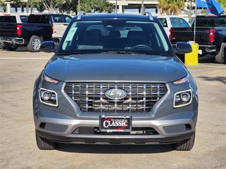 Used 2025 Hyundai Venue Limited video 2
