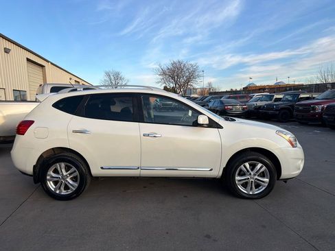 Used 2013 Nissan Rogue SV w/ Premium Pkg image 4