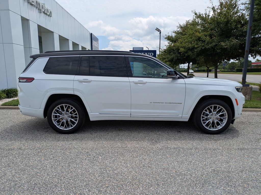 Used 2024 Jeep Grand Cherokee L Summit w/ Luxury Tech Group V AWD/4WD image 5