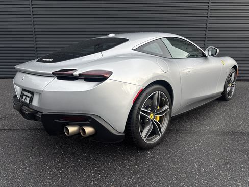 Used 2022 Ferrari Roma RWD image 22