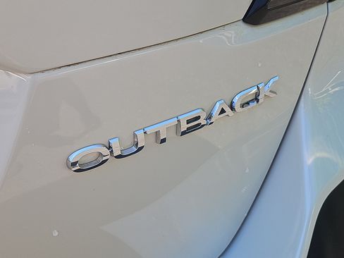 Used 2022 Subaru Outback Limited AWD/4WD image 5