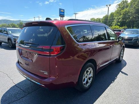 Used 2023 Chrysler Pacifica Limited AWD/4WD image 4