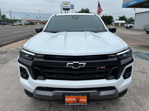 Used 2024 Chevrolet Colorado Z71 w/ Z71 Convenience Package 2 AWD/4WD image 2