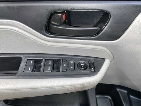 Used 2018 Honda Odyssey LX image 23