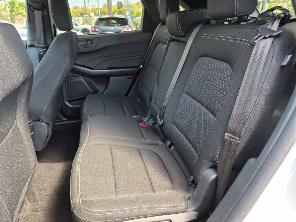 Used 2025 Ford Escape Active AWD/4WD image 28