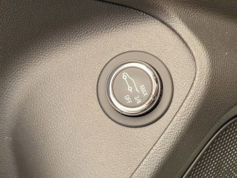 Used 2025 Chevrolet TrailBlazer LT w/ Convenience Package image 17