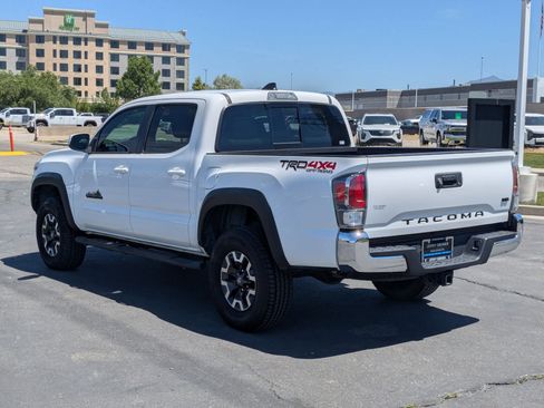 Used 2020 Toyota Tacoma TRD Off-Road AWD/4WD image 3